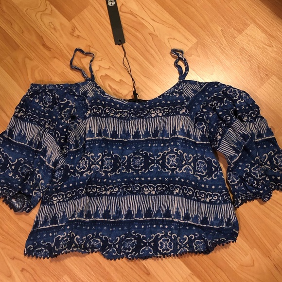 House of Harlow off the shoulder top - Picture 2 of 4